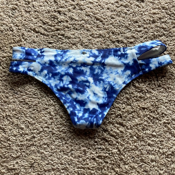 PINK Victoria’s Secret bikini bottoms - Picture 2 of 3